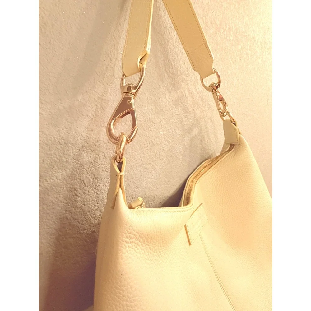 Dooney & Bourke‎ Vintage Cream Pebbled Leather Hobo Shoulder Bag Gold Hardware